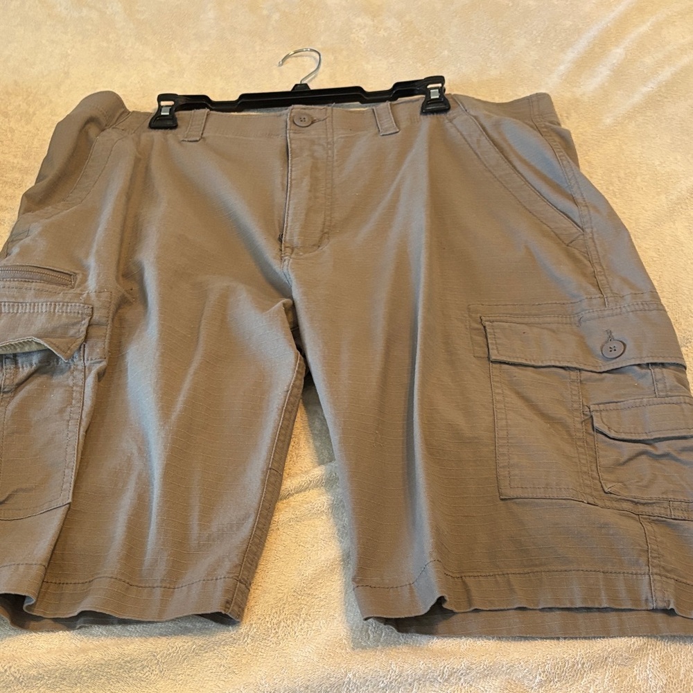 Men's grey Cargo Shorts